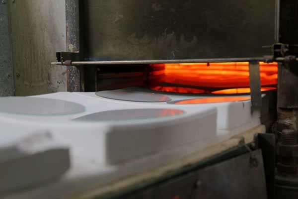 Industrial glass annealing oven